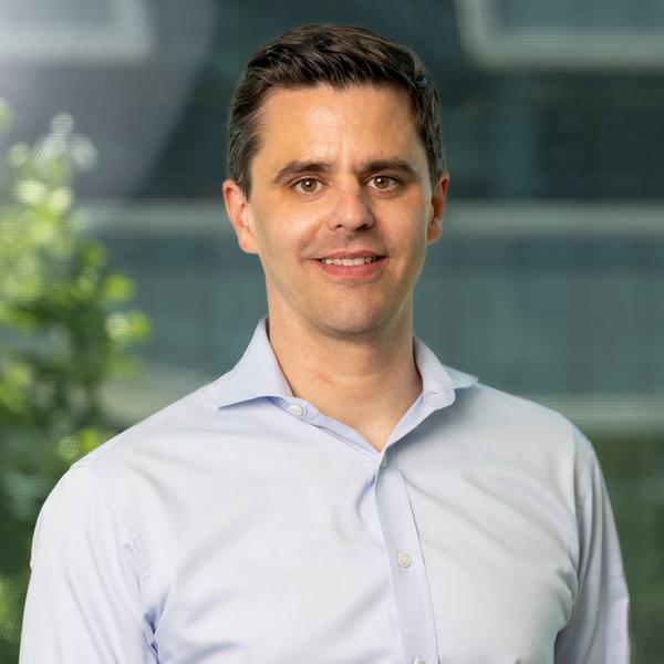 Portrait of Gernot Wagner, the event’s moderator
